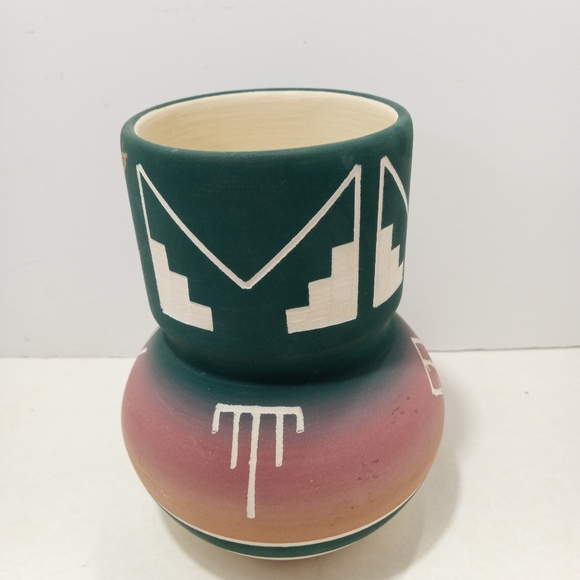 Sioux Pottery Vase Signed LITTLE THUNDER Native American SCOTT JONES Vessel - Picture 3 of 10